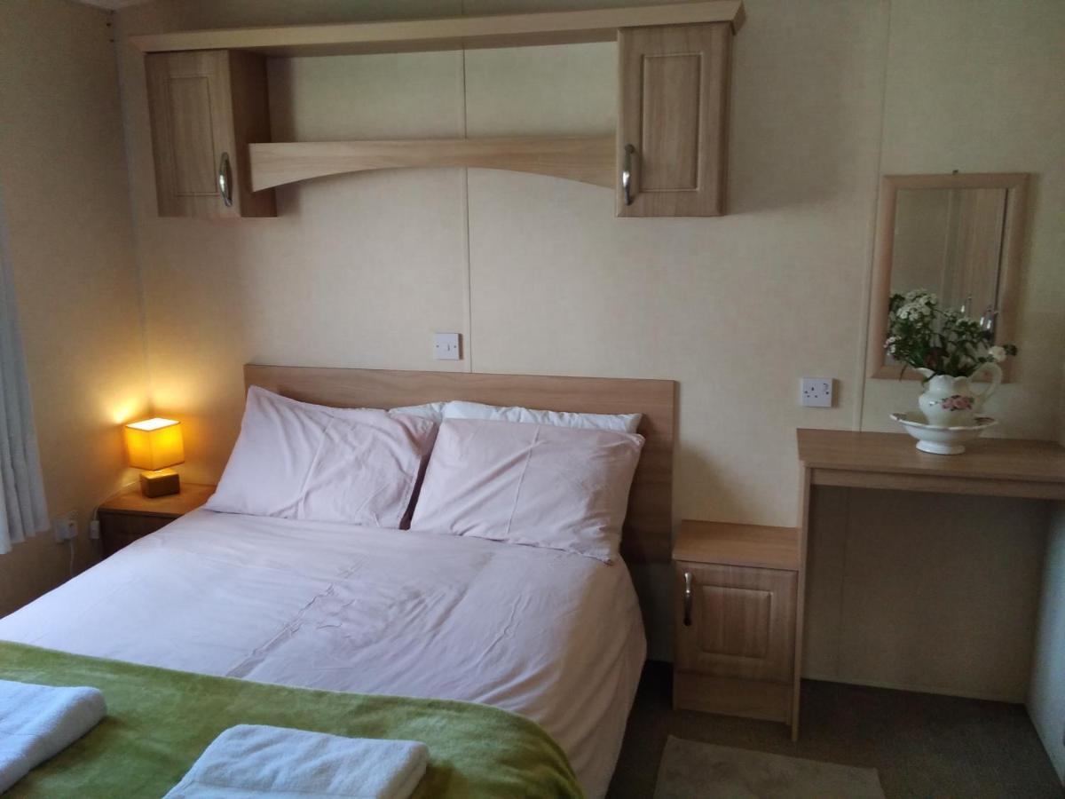 Private Caravan Situated At Parkdean Holiday Resort St Margaret'S At Cliffe Number 18 Exterior photo
