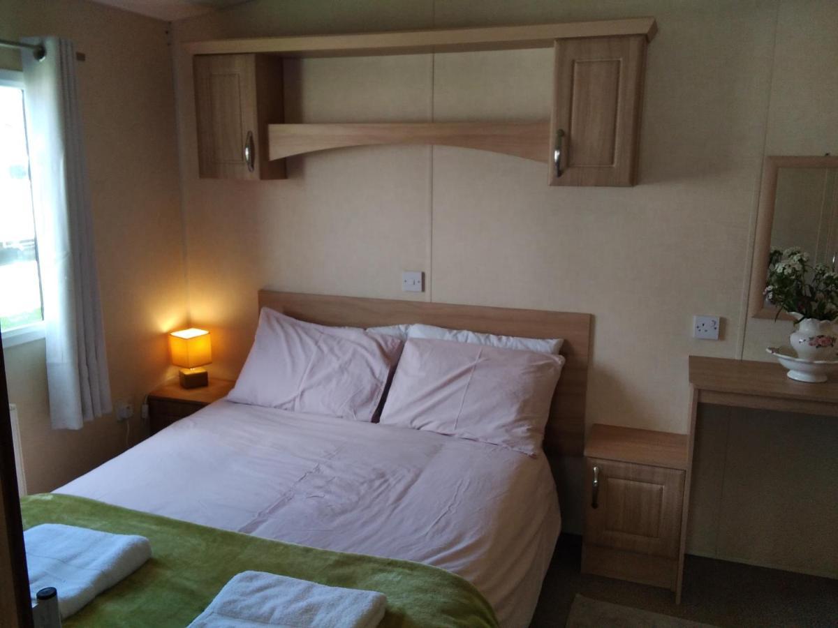 Private Caravan Situated At Parkdean Holiday Resort St Margaret'S At Cliffe Number 18 Exterior photo
